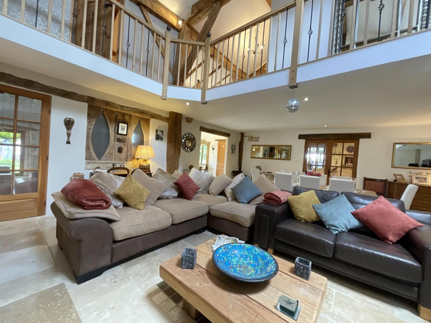 Compra: Vivenda (24600)