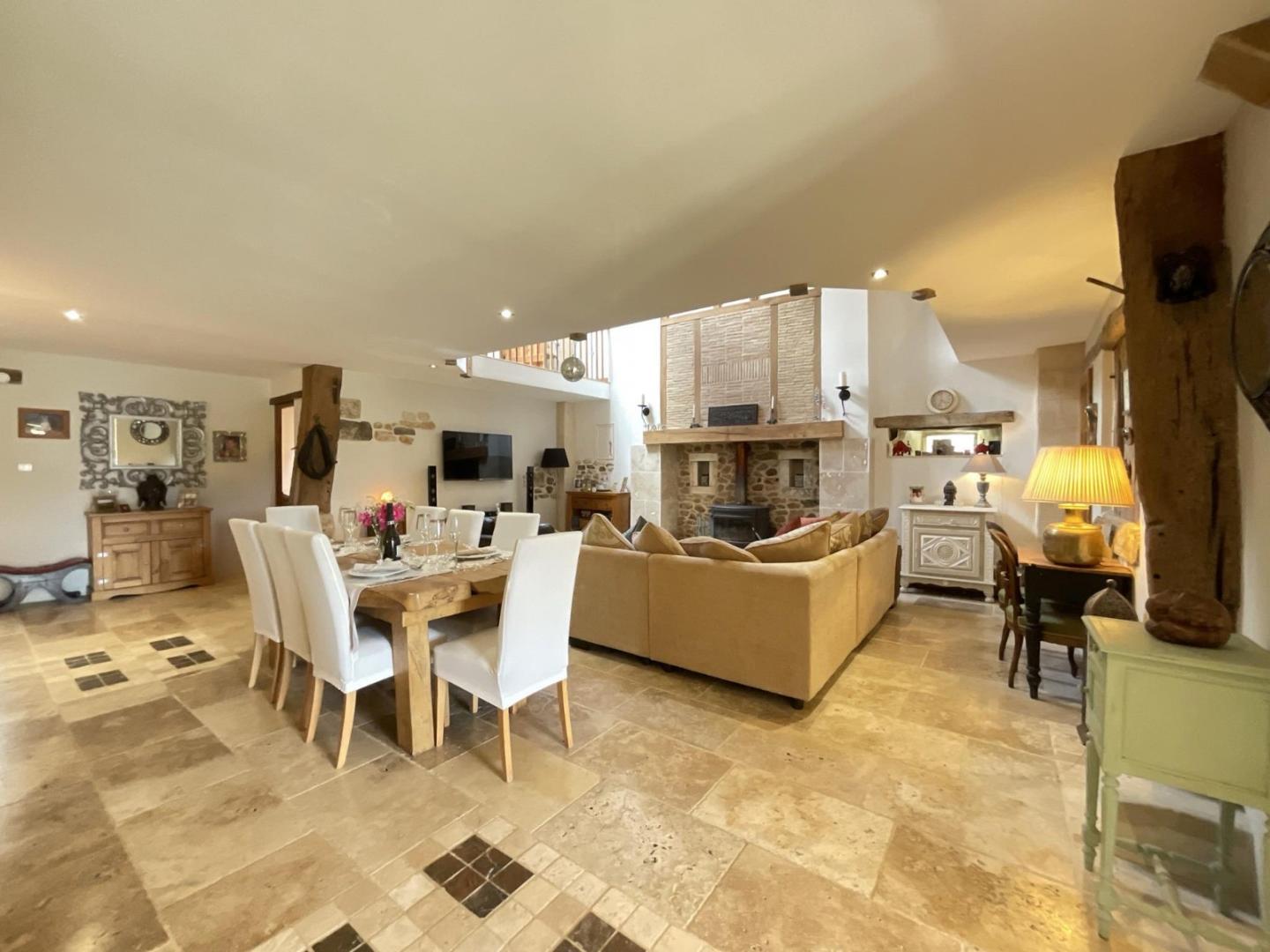 Compra: Vivenda (24600)