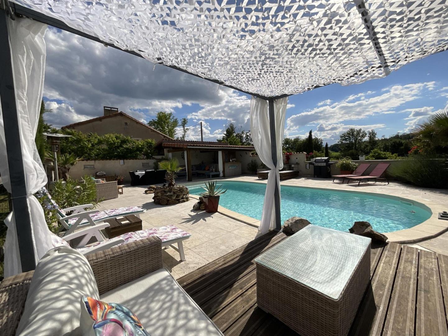 Compra: Vivenda (24600)