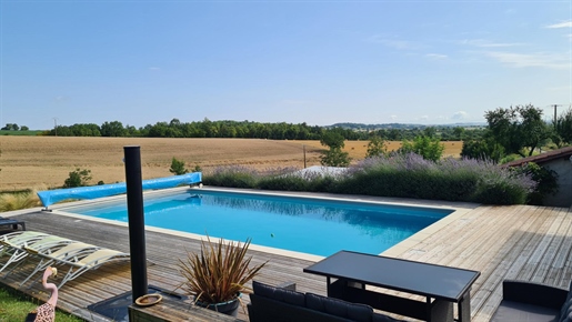 South Charente country house with pool. 2 acres.