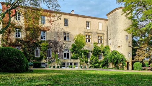 Restored historical chateau between Carcassonne and Toulouse. Pool. Cottage. 18Ha
