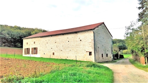 Stone farm house 2 beds, barns - Chasseneuil-sur-Bonnieure