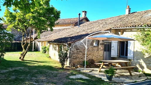Old Stone House, 3 bedrooms, Outbuildings, Garden - Messé (Deux-Sèvres)