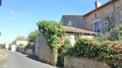 Town house to refurbish in medieval town of Charroux
