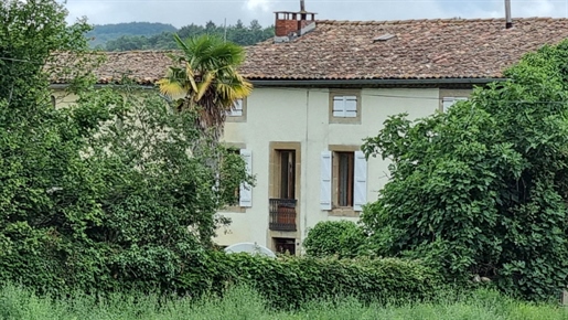 Aude. Farmhouse to renovate with 2.4 hectares of flat land, extensive outbuildings.