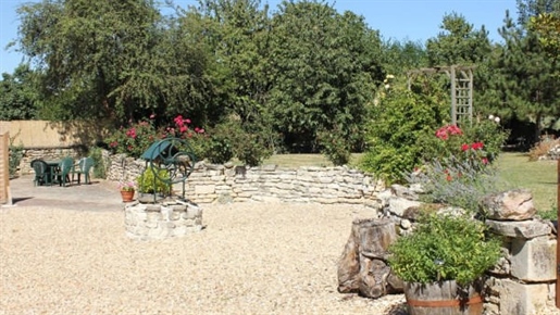 Stone 4 bed House, 3 Gîtes, Pool, Outbuildings