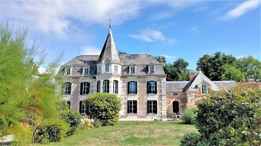 20Mins Confolens. Chateau for sale , 2 gîtes, Barns, Pool, Lake