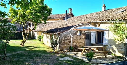 Old Stone House, 3 bedrooms, Outbuildings, Garden - Messé (Deux-Sèvres)