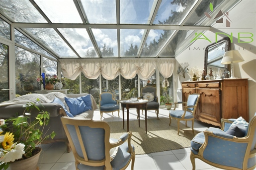Magnificent 19th century property built on a park of more than one hectare