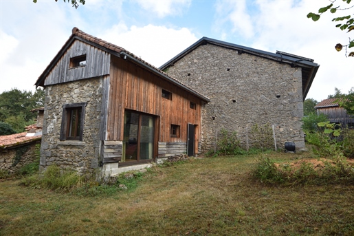 Charmante maison en pierre avec sa grange attenante sur la commune de Busserolles au nord de la Dord