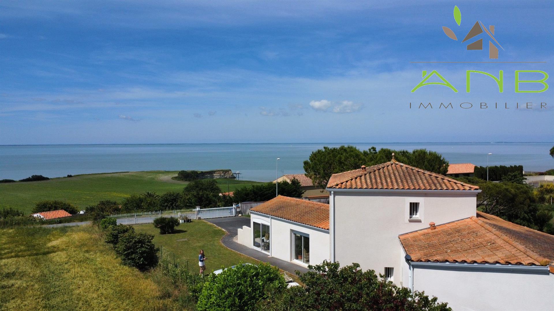 Barzan maison avec vue panoramique