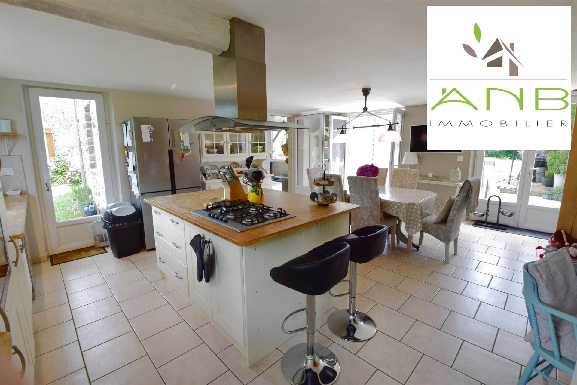 Beautiful character house with swimming pool and outbuildings