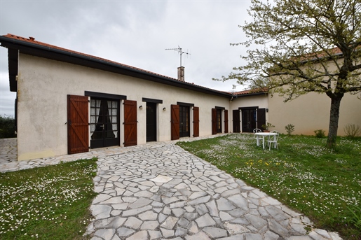Charming single storey stone house with enclosed garden