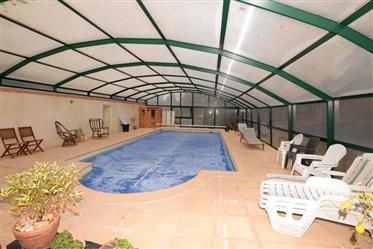 Belle maison plus gîte plus piscine intérieur et 2.7ha, près de Beauville, Lot et Garonne