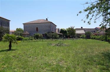 Grande maison de village avec jardin, près Montaigu de Quercy Tarn et Garonne