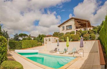 Smart contemporary villa with salt water pool in 1/2 acre, nr Moissac, Tarn et Garonne