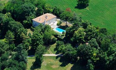 Belle maison de campagne sur 1.2ha avec piscine chauffée, Lauzerte Tarn et Garonne