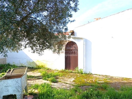 House to rehabilitate next to an Alentejo village