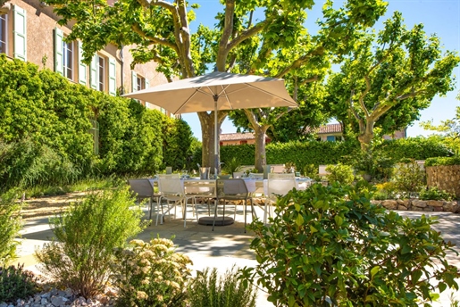 Provençal country house with character in the countryside