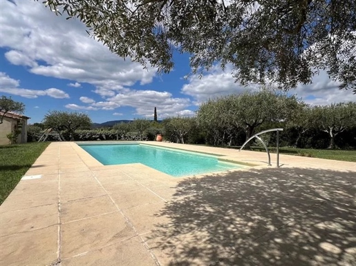 Flayosc by walk to the village 4 bedrooms garage pool