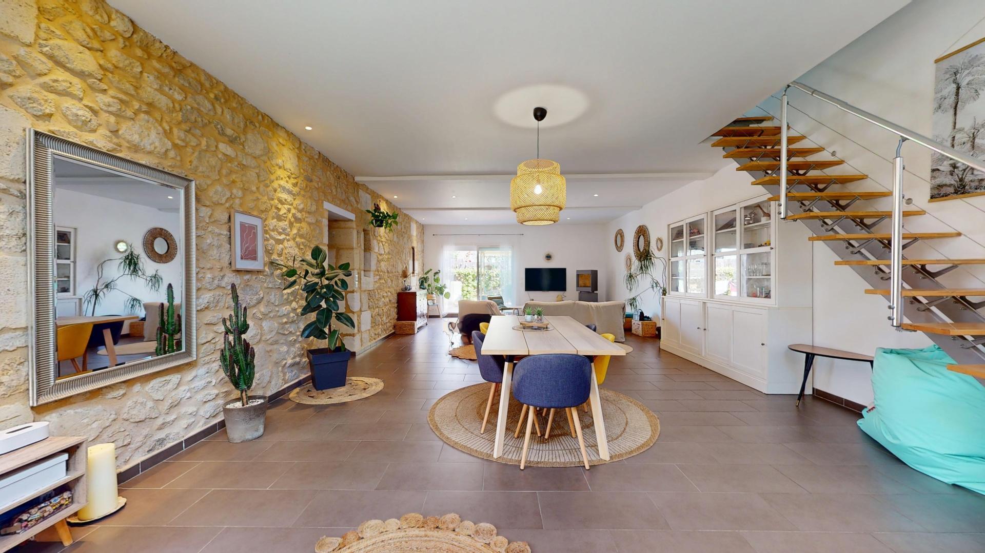 Purchase: Luxury property (33500)
