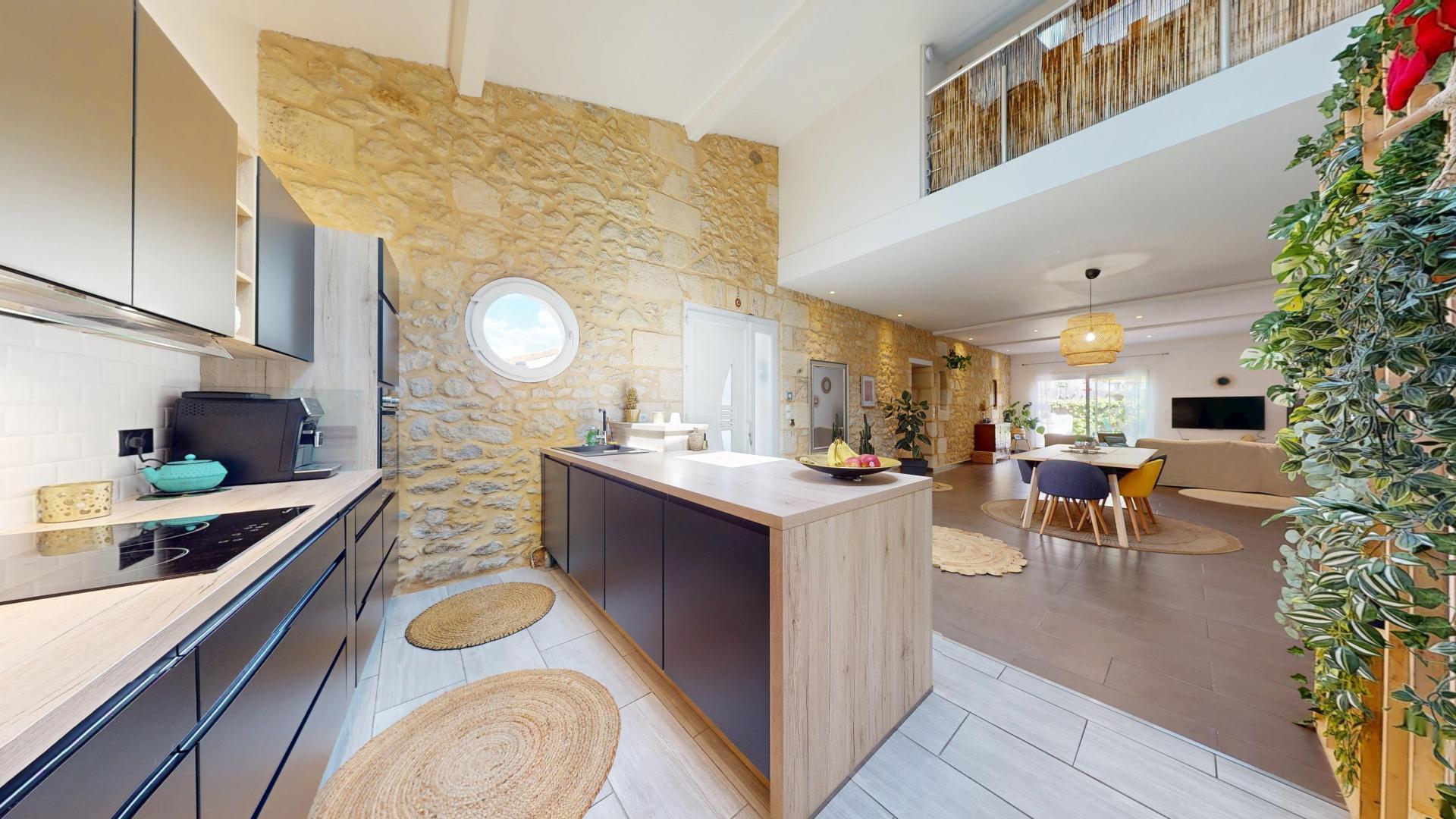 Purchase: Luxury property (33500)