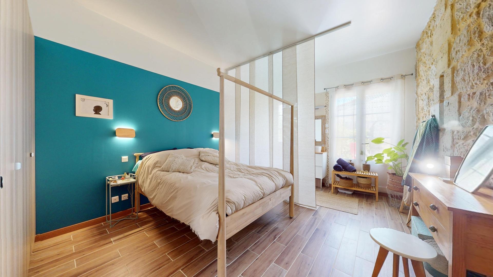Purchase: Luxury property (33500)