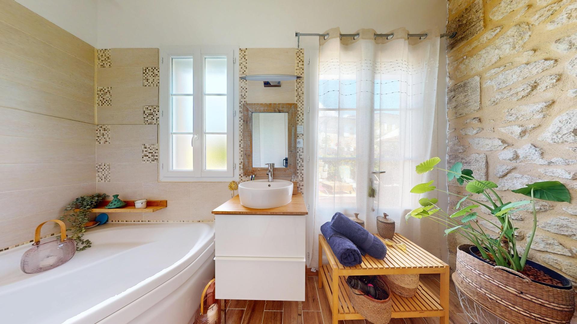 Purchase: Luxury property (33500)