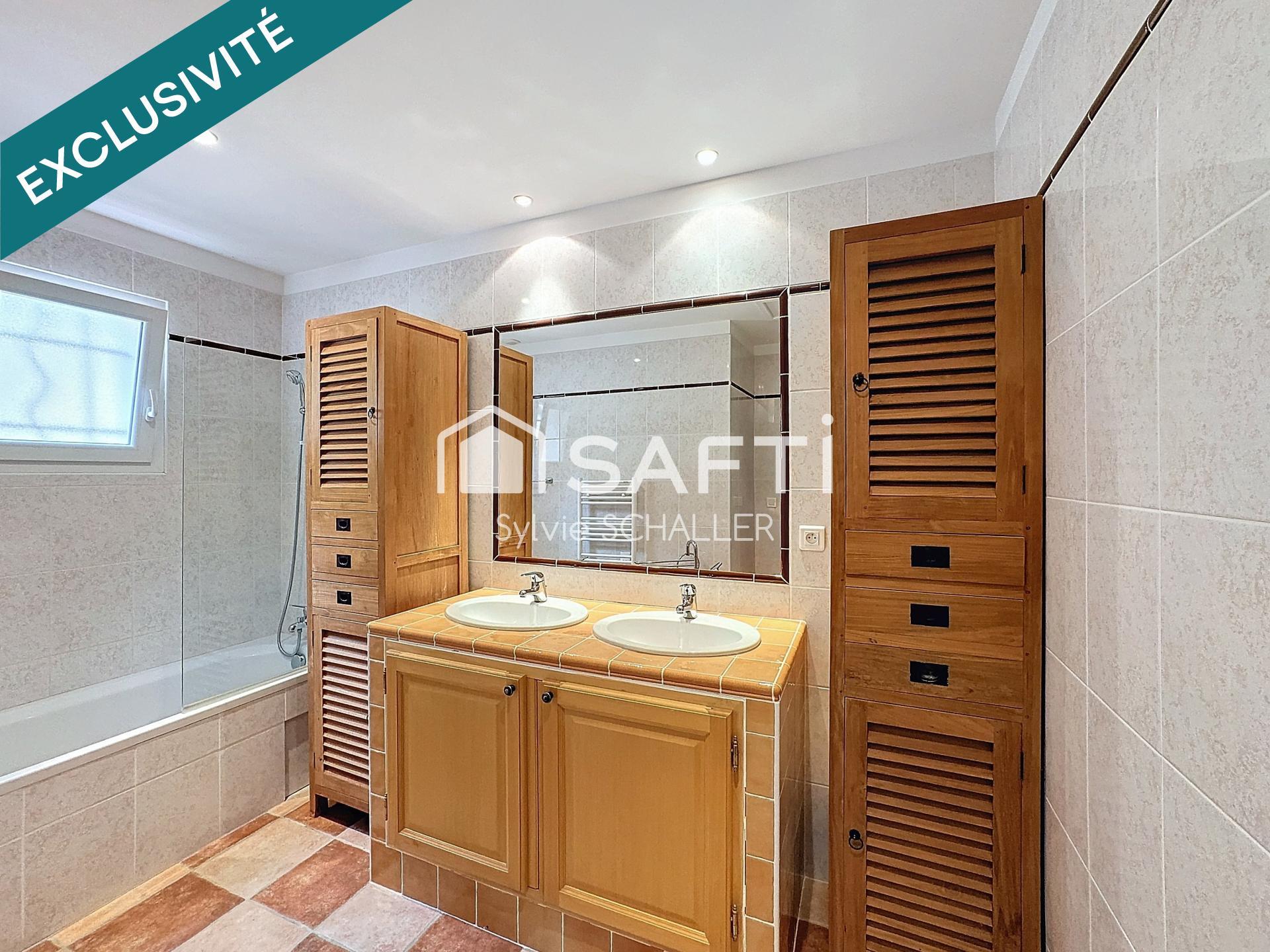 Purchase: Luxury property (04210)