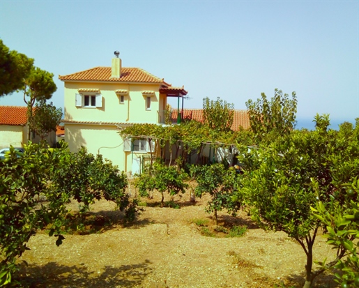 (For Sale) Residential Detached house || Messinia/Kyparissia - 211 Sq.m, 4 Bedrooms, 190.000€