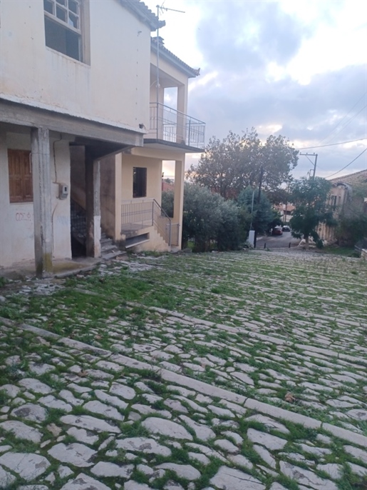 (For Sale) Residential Detached house || Messinia/Kyparissia - 200 Sq.m, 3 Bedrooms, 100.000€