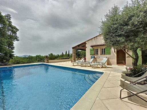 Holiday house in scenic surroundings on a large plot with a swimming pool.