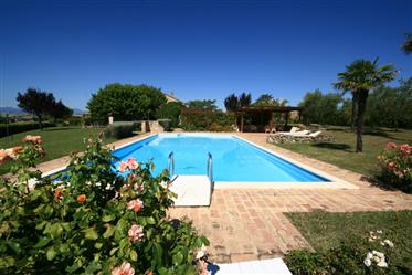 Al Casale delle Rose with swimming pool