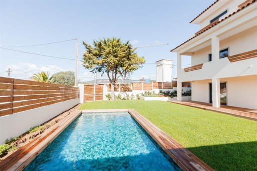 Fully renovated independent house located in Murches, Cascais