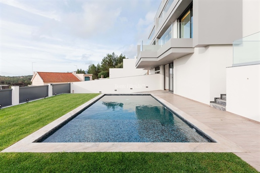 Exceptional 5 bedroom villa in Carrascal, Cascais