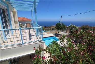 Villa vue sur la mer de Kefalas avec piscine