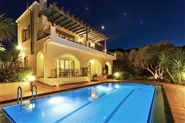 6 bed Villa Almyrida met zwembad en uitzicht op zee