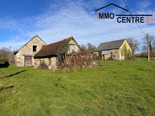Real estate complex of two houses, three barns and numerous outbuildings on 1.17 hectares