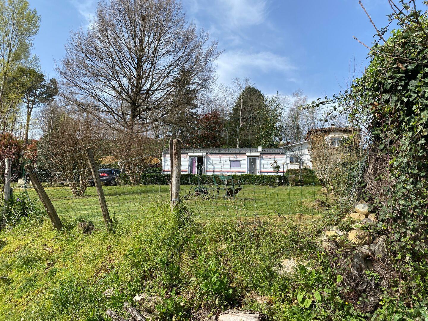 Bewaldetes Grundstück 1369m2 mit Mobilheim