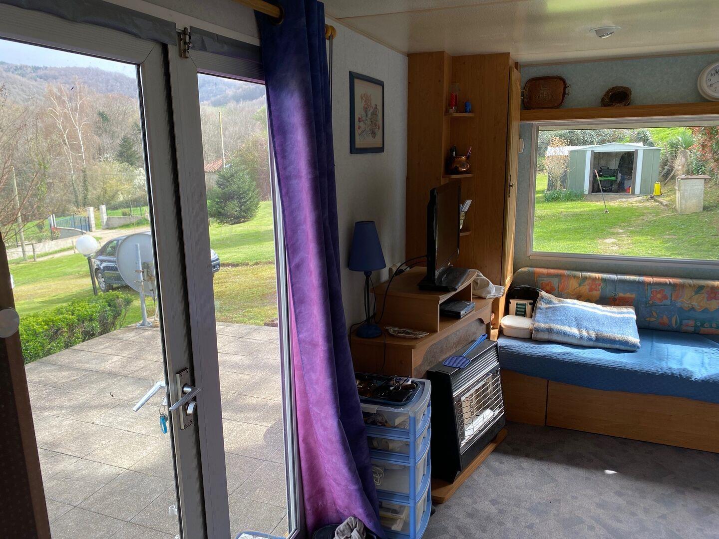 Bewaldetes Grundstück 1369m2 mit Mobilheim