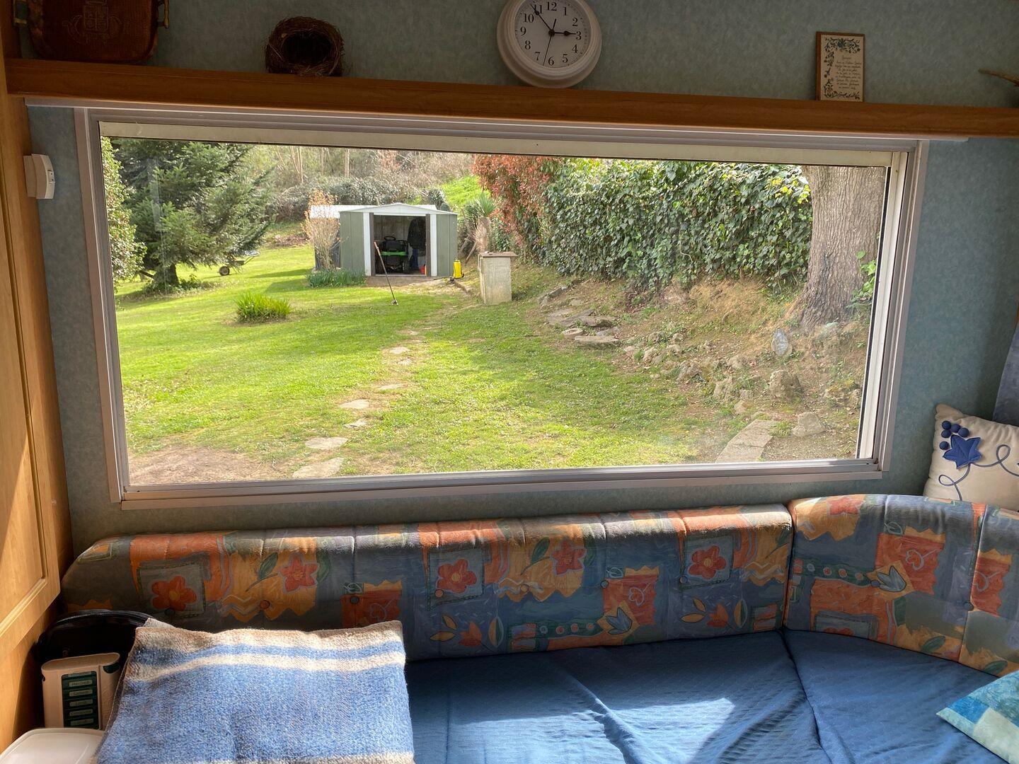 Bewaldetes Grundstück 1369m2 mit Mobilheim