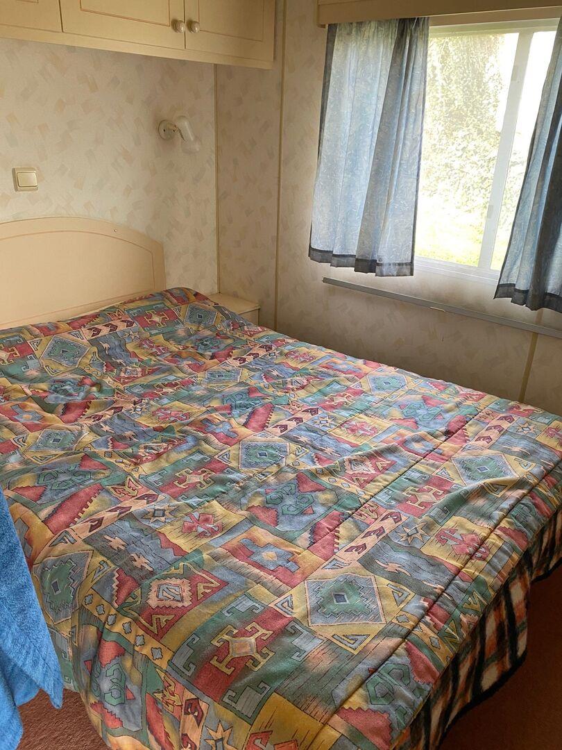 Bewaldetes Grundstück 1369m2 mit Mobilheim