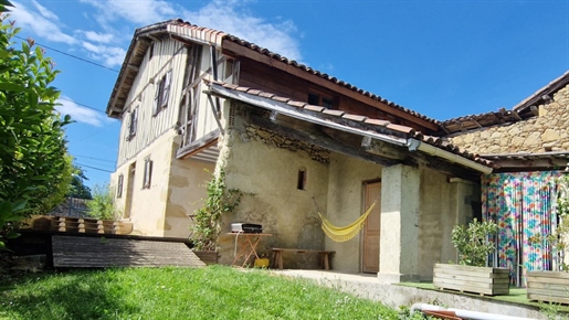 Entre Martres Tolosane Et Aurignac jolie maison de village avec jardin