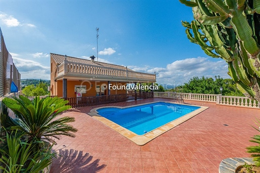 Villa with breathtaking views in Alberique Valencia