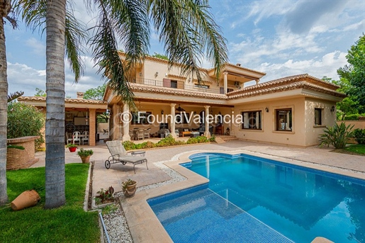 Luxury property for sale 25 minutes from Valencia