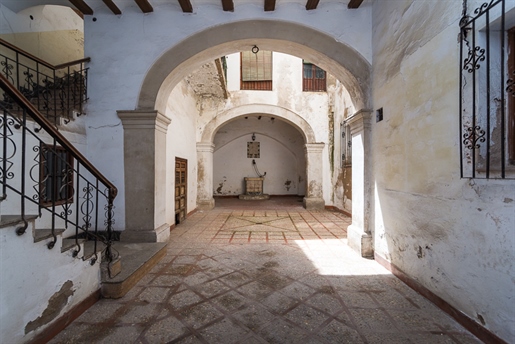 Un palais du Xiii siècle à vendre à Xàtiva.