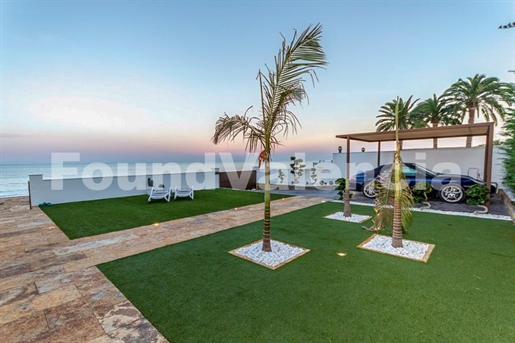 Impresionante villa moderna en la playa de Las Marinas en Denia