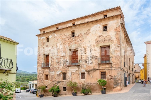 Castle Palace of Albalat de Taronchers: Historical and Architectural Gem in la Comunidad Valenciana