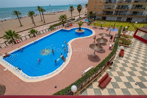 Spectaculair appartement van ongeveer 260 m2 aan het strand, in een van de beste wooncomplexen in Cu