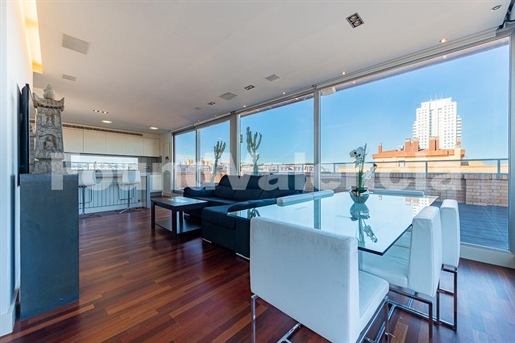 Penthouse en duplex avec 120m2 de terrasse dans la ville de Valence.